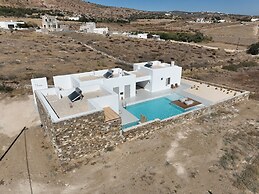 Lil Paros Luxury suites