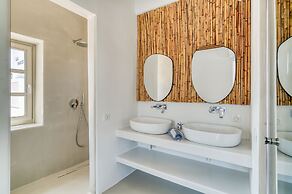 Lil Paros Luxury suites