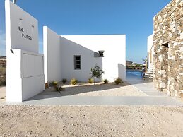 Lil Paros Luxury suites