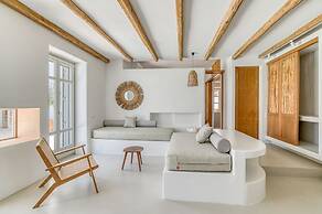 Lil Paros Luxury suites