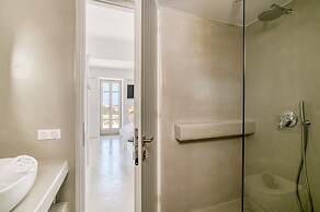 Lil Paros Luxury suites