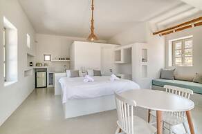 Lil Paros Luxury suites