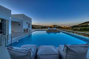 Lil Paros Luxury suites