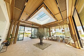 LIOQA Resort