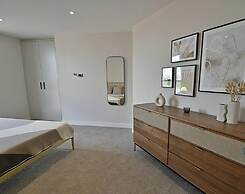 Top Floor 3-bed Penthouse in Manchester