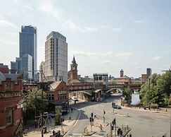 Top Floor 3-bed Penthouse in Manchester