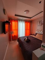 Budget Stay with Bay & City Lights View