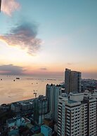 Budget Stay with Bay & City Lights View