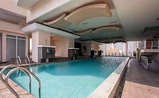 Budget Stay with Bay & City Lights View