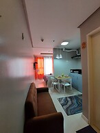 Budget Stay with Bay & City Lights View