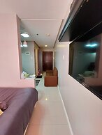 Budget Stay with Bay & City Lights View