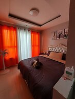 Budget Stay with Bay & City Lights View