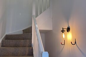 Modern The Mews Apartment