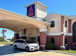 Studio 6 Suites Brenham, TX