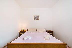 Nice Apartment Silvia 4 for 3 Persons