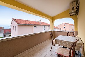 Nice Apartment Silvia 4 for 3 Persons