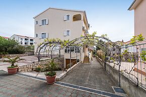 Nice Apartment Silvia 4 for 3 Persons