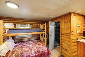 Serene Deborgia Hideaway: Hiking & Fishing Nearby