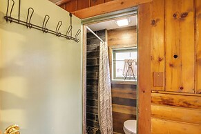 Serene Deborgia Hideaway: Hiking & Fishing Nearby