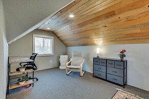Charming Happy Valley Home: 13 Mi to Portland!