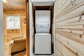 Charming Happy Valley Home: 13 Mi to Portland!