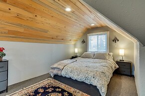 Charming Happy Valley Home: 13 Mi to Portland!