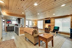 Charming Happy Valley Home: 13 Mi to Portland!