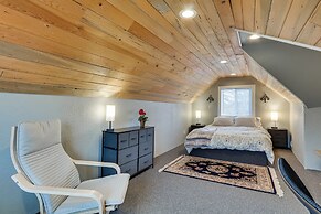 Charming Happy Valley Home: 13 Mi to Portland!