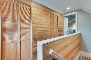 Charming Happy Valley Home: 13 Mi to Portland!