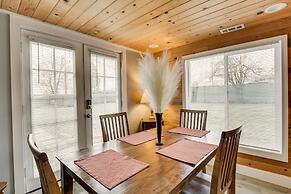 Charming Happy Valley Home: 13 Mi to Portland!