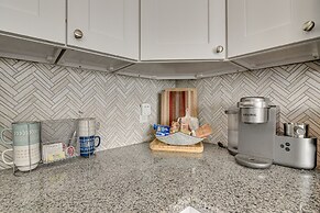 Crystal Beach Home w/ Covered Patio: Pets Welcome!