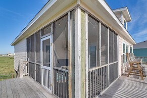 Crystal Beach Home w/ Covered Patio: Pets Welcome!