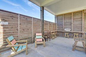 Crystal Beach Home w/ Covered Patio: Pets Welcome!