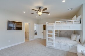 Spacious Utah Escape w/ Balcony & Mountain Views!