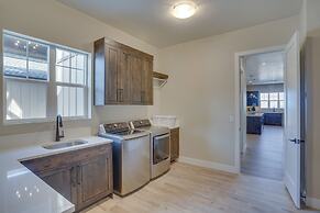 Spacious Utah Escape w/ Balcony & Mountain Views!