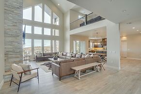 Spacious Utah Escape w/ Balcony & Mountain Views!