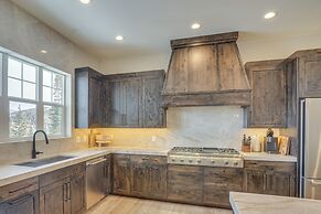 Spacious Utah Escape w/ Balcony & Mountain Views!