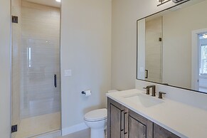 Spacious Utah Escape w/ Balcony & Mountain Views!