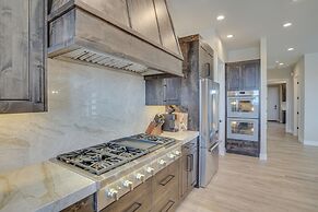 Spacious Utah Escape w/ Balcony & Mountain Views!