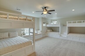 Spacious Utah Escape w/ Balcony & Mountain Views!