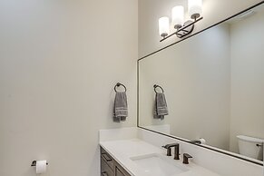 Spacious Utah Escape w/ Balcony & Mountain Views!