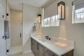 Spacious Utah Escape w/ Balcony & Mountain Views!
