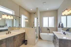 Spacious Utah Escape w/ Balcony & Mountain Views!