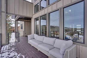 Spacious Utah Escape w/ Balcony & Mountain Views!