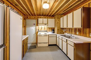 Quaint Deborgia Retreat: Black Diamond Guest Ranch