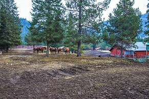 Quaint Deborgia Retreat: Black Diamond Guest Ranch