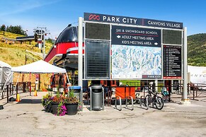 Ski-in/ski-out Park City Studio w/ Pool Access!
