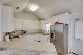 Raymond Home ~ 17 Mi to Downtown Jackson!