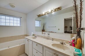 Raymond Home ~ 17 Mi to Downtown Jackson!