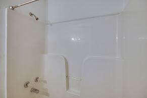 Raymond Home ~ 17 Mi to Downtown Jackson!